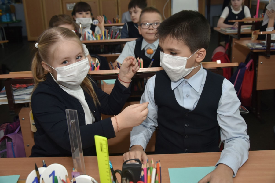 Костромским школьникам могут запретить менять учебные кабинеты и общаться на переменах