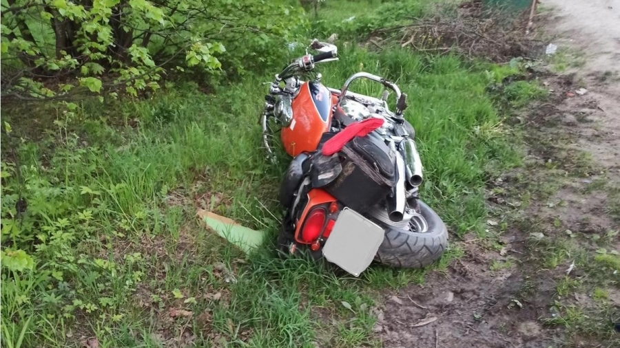 В Костромской области мотоциклист и пассажир попали в больницу после аварии