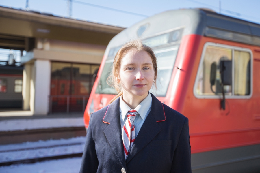 Первая на СЖД женщина-машинист водит электрички из Ярославля в Кострому