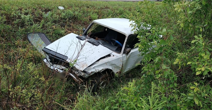 Машина разбита, сам в синяках: водитель на «семерке» устроил ДТП на костромской дороге