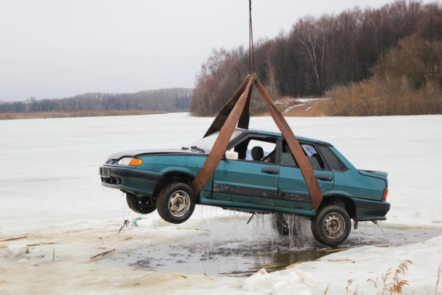 В Костромской области утонул автомобиль (ФОТО)
