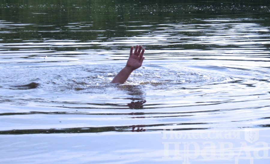 В Костромской области во время ночного купания утонул 25-летний молодой человек