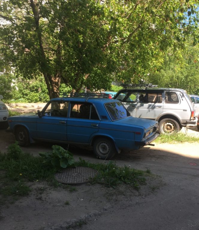 40 костромских автовладельцев накажут за неправильную парковку во дворах