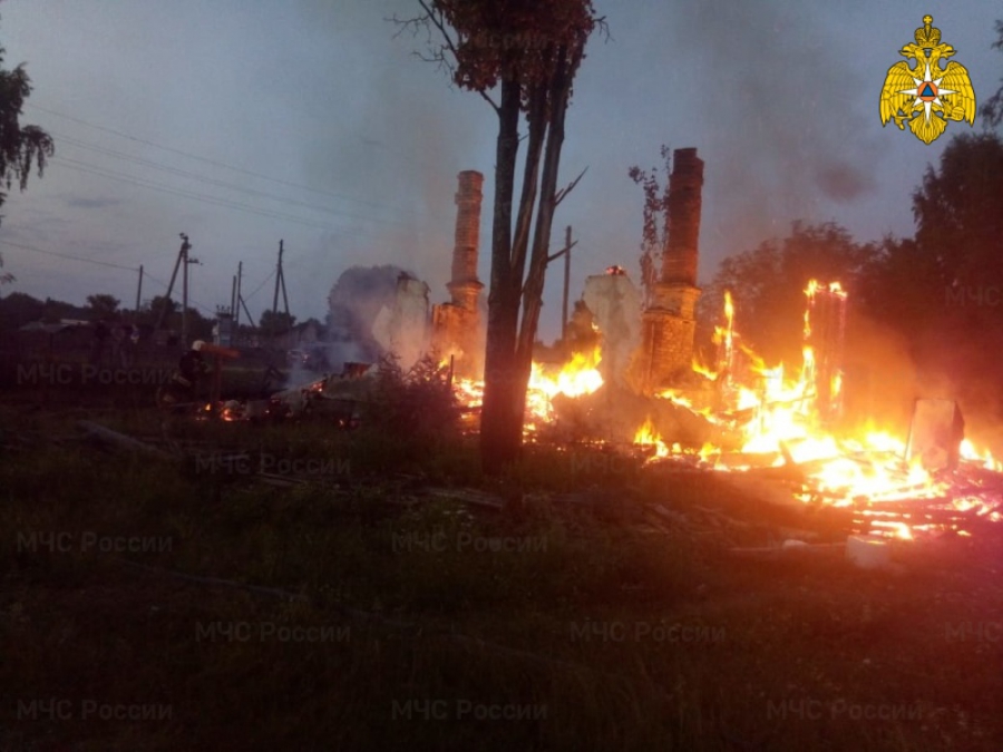 Два человека погибли при пожаре в Костромской области