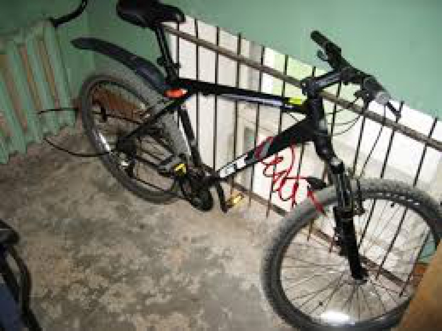 Находчивый костромич украл велосипед вместе с ограждением