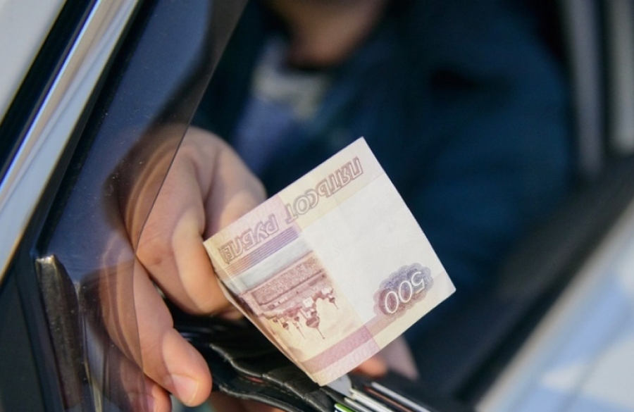 Костромского водителя осудили за подкуп сотрудника полиции