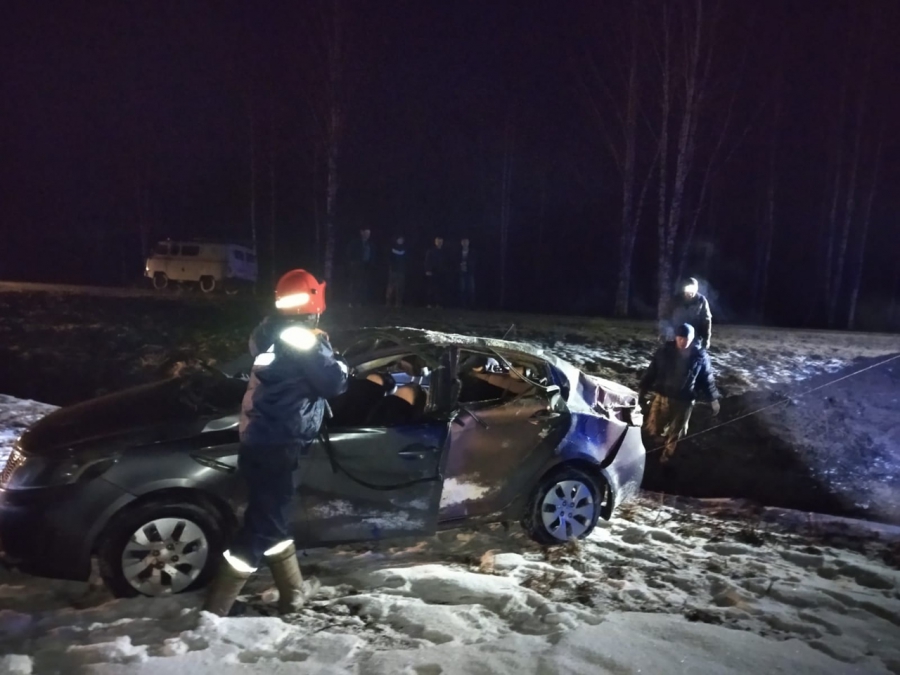 Костромской водитель оказался замурован в автомобиле после аварии (ФОТО)