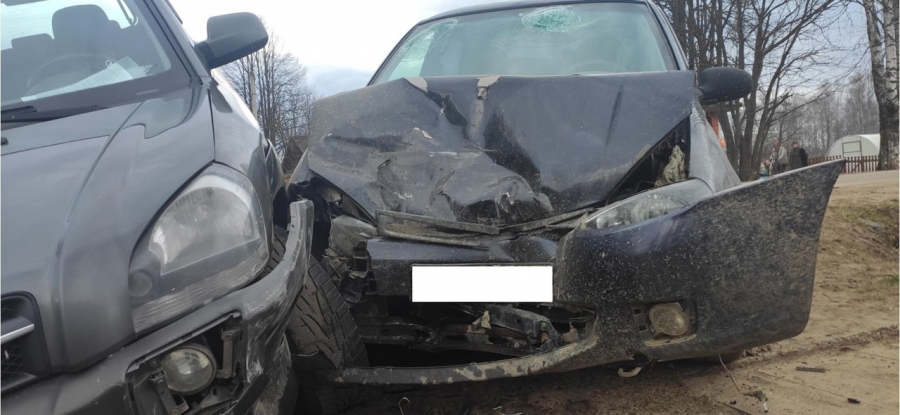В Костромской области водитель принял неправильное решение и раскурочил автомобиль