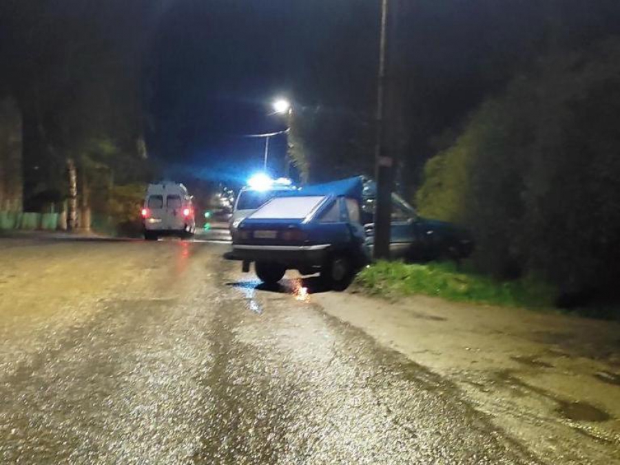 Ещё один автомобиль встретился с железобетонной опорой ЛЭП в Костромской области