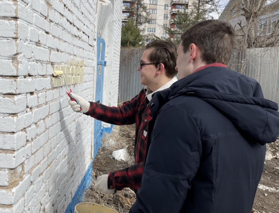 В Костроме закрасили более 20 опасных граффити