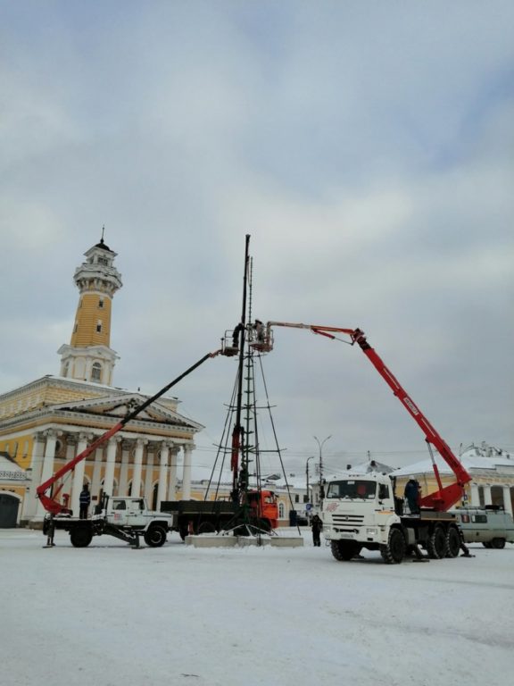 В центре Костромы практически демонтировали главную новогоднюю ёлку