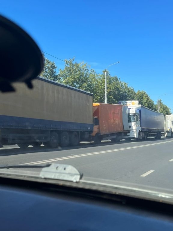 В Костроме три грузовика столкнулись «паровозиком» (ФОТО)