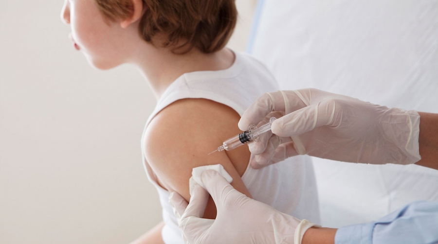 Костромских подростков начнут вакцинировать осенью