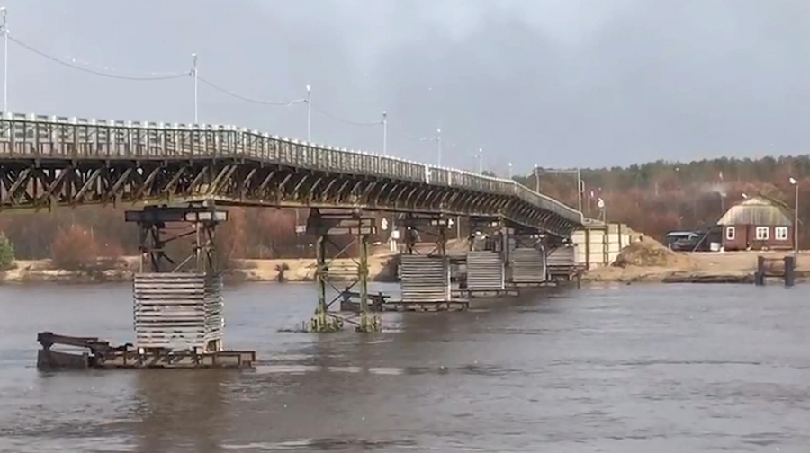 Военные строители восстановили разрушенный мост