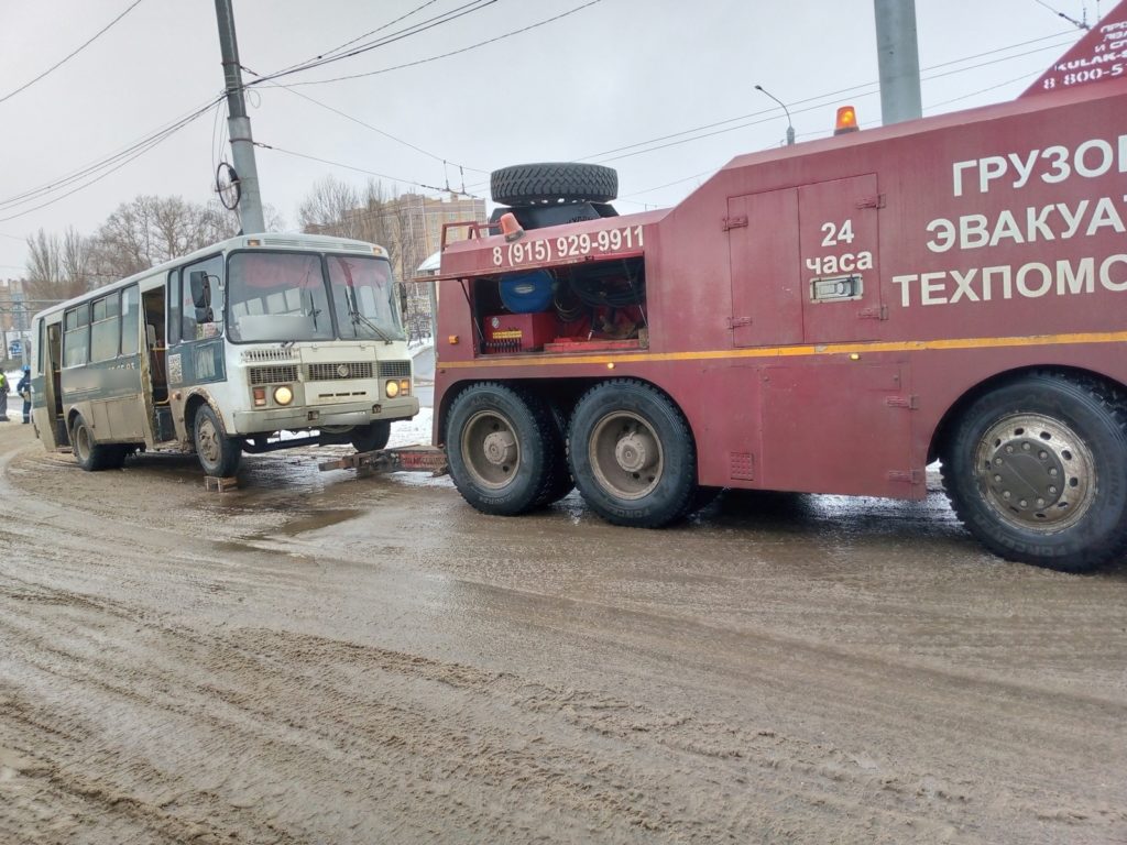Костромичи дают бой опасным автобусам на дорогах города