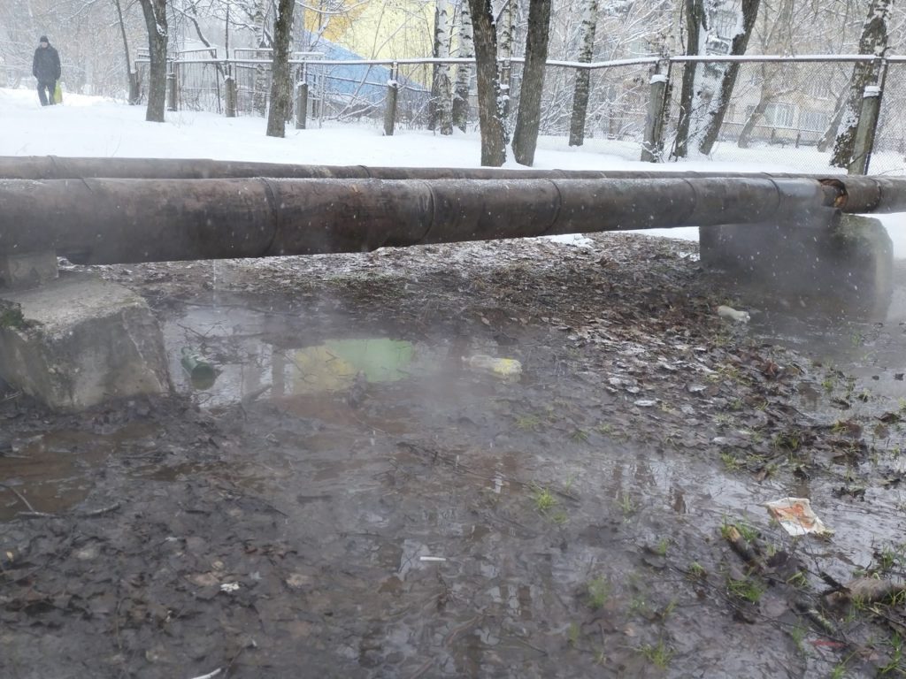 Костромской микрорайон уже больше месяца топит кипятком (ВИДЕО)