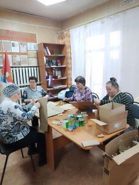 Костромские пенсионеры вслед за студентами начали делать блиндажные свечи