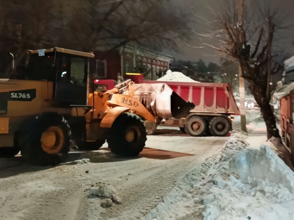 Улицы Костромы продолжают очищать от снежного покрывала