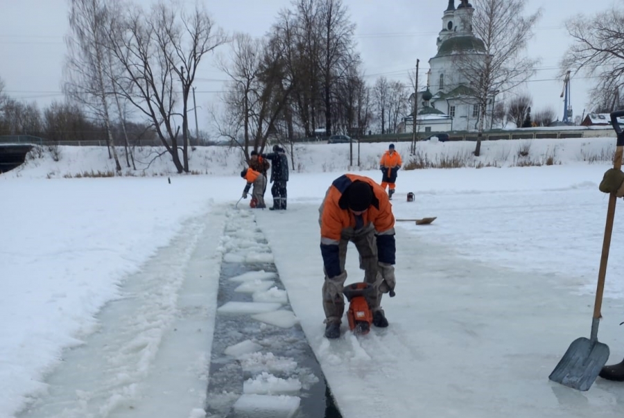 В Костроме с трудом нашелся хороший лед для фестиваля скульптур