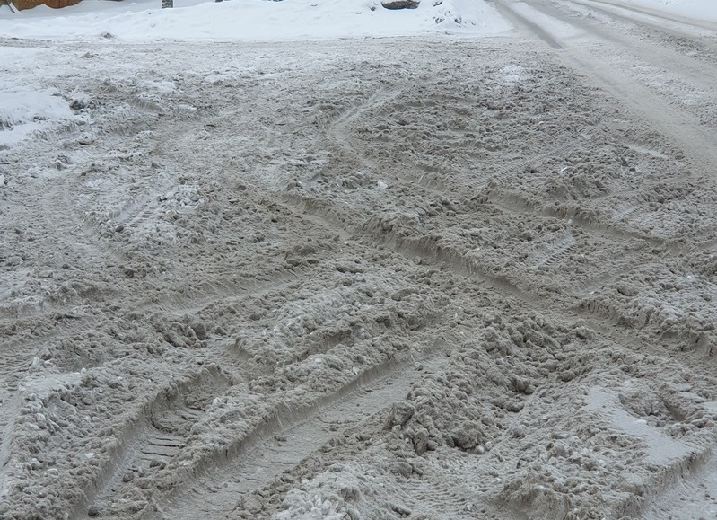 Костромичи считают, что в  области дороги от снега с каждым годом чистят все хуже