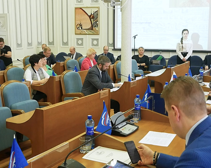Не место для дискуссий: из-за скандала в Костромской областной Думе депутатов хотят лишать слова