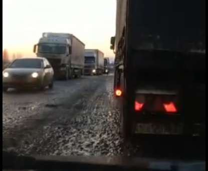 В Костромской области под тяжестью большегрузов едва не рухнул мост (ВИДЕО)