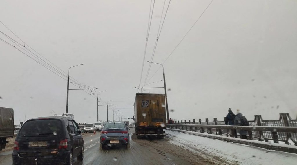 Многокилометровая пробка в Костроме 14 февраля вызвала массу вопросов у администрации