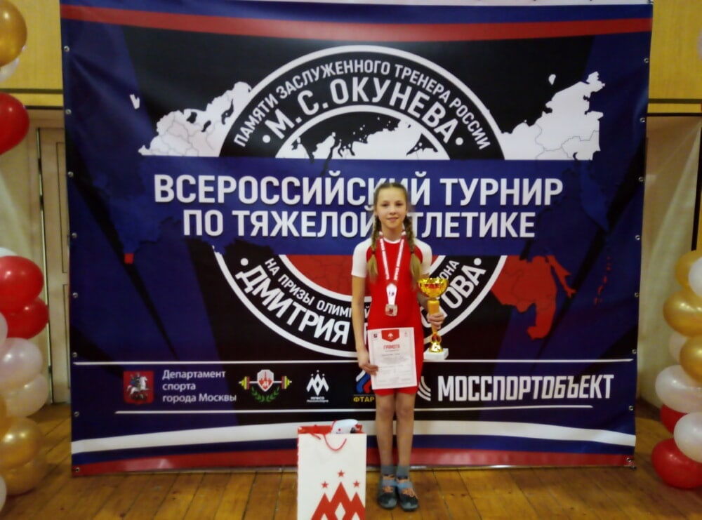 Совсем юная костромская спортсменка взяла серебряную медаль на турнире по тяжелой атлетике