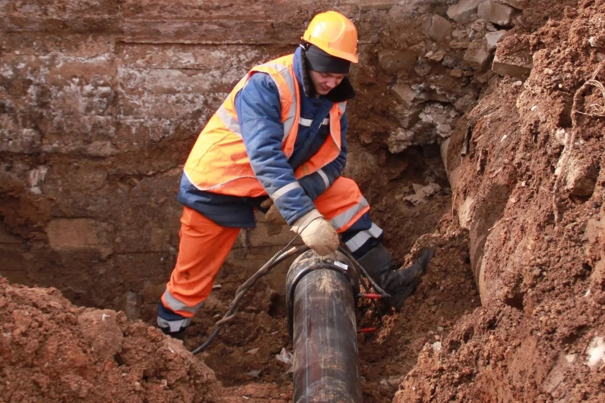 Реконструкция сооружений водоснабжения. Реконструкция водопроводных сетей. Строительство водопровода. Отремонтировали водопровод. Городской водопровод.