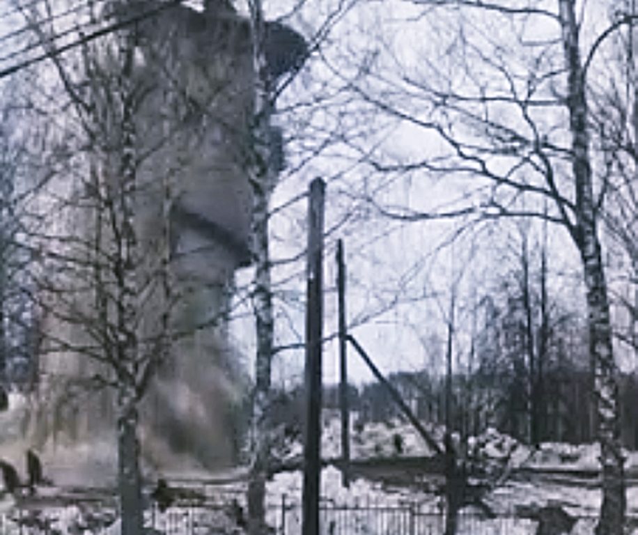 Рабочие чудом остались живы после взрыва башни под Костромой (ВИДЕО)