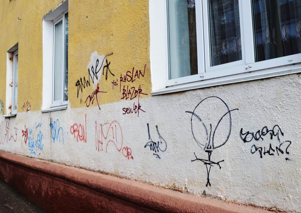 Костромских уличных «художников», рисующих на зданиях, отслеживают с помощью видеокамер