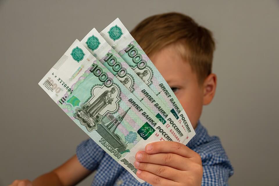 Костромские семьи с новорожденными малышами получили больше миллиарда рублей