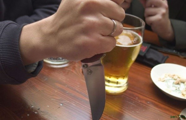 В Костромской области мужчина после пьяной ссоры несколько раз ударил ножом пожилого собутыльника