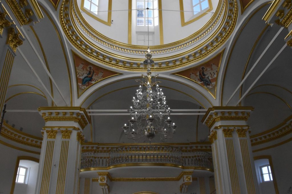 В храме Костромского кремля установили уникальное паникадило