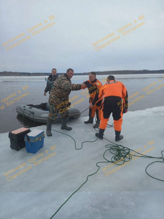 Костромичи едва не погибли на дрейфующей по Волге льдине (ФОТО)