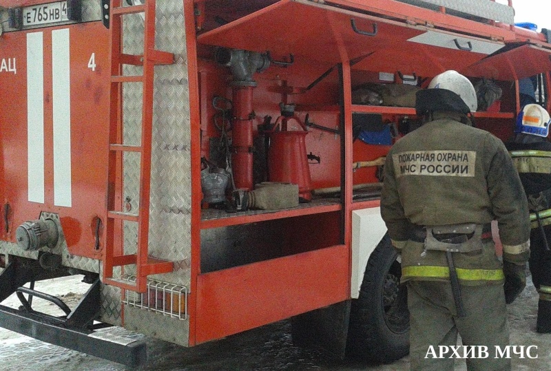 18 человек эвакуировали из горящего дома в Костромской области