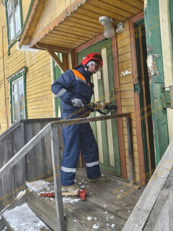Костромские спасатели пришли на помощь попавшей в беду пенсионерке