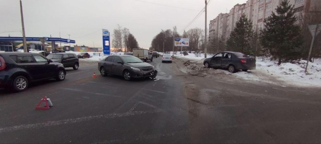 В Костроме 12-летний пассажир пострадал из-за ошибки водителя иномарки
