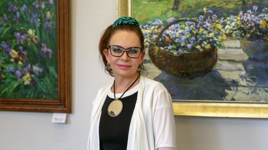 Известная костромская художница была удостоена почетного звания Академика