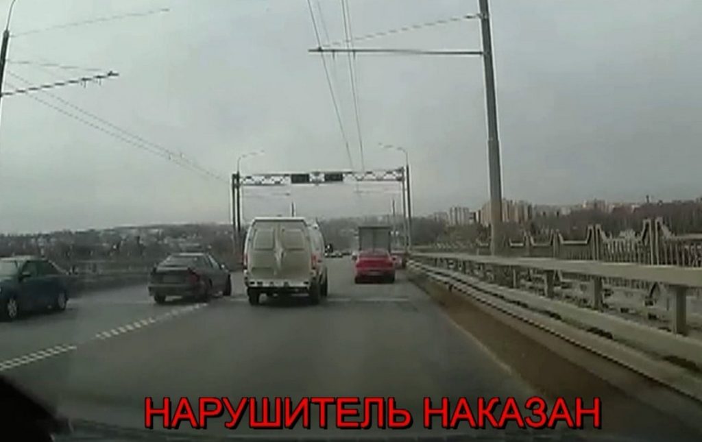 Нарушитель ПДД на мосту через Волгу в Костроме засветился в соцсетях