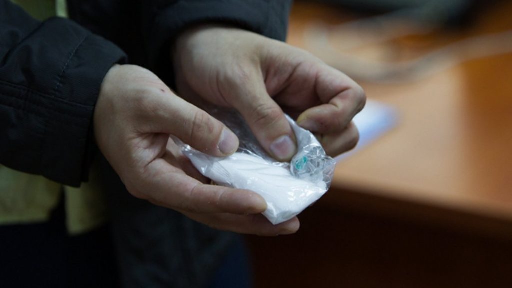 Наркодилер намеревался разложить 80 пакетиков с мефедроном по всей Костроме, но не успел