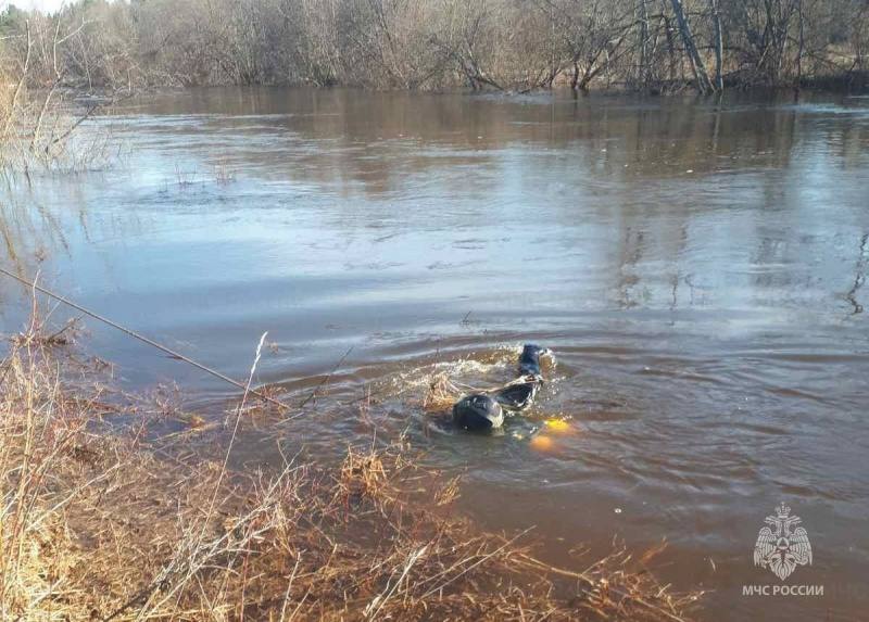 Тело утопленника выловили из реки в Костромской области