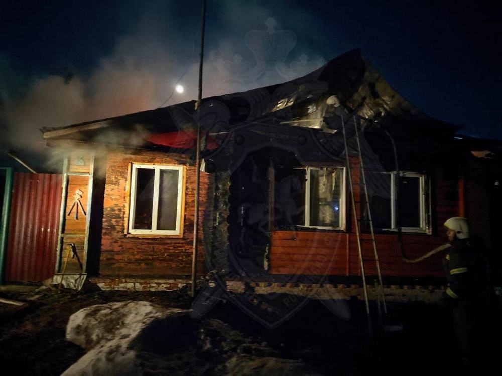 Одинокий пенсионер заживо сгорел  в собственном доме во время пожара в Костромской области