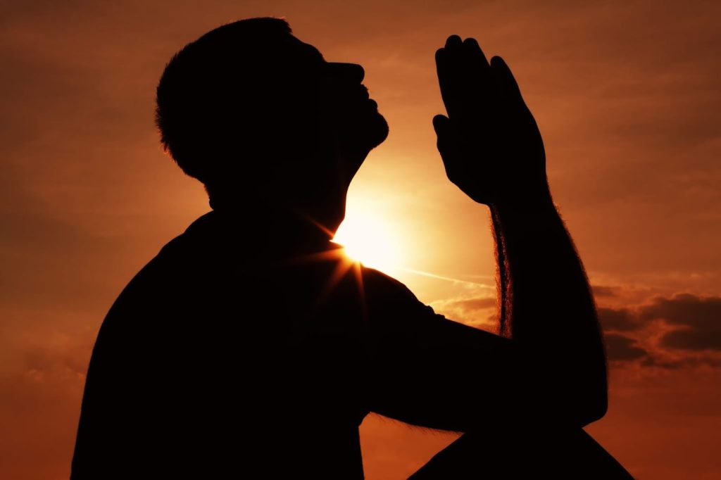 С божьей помощью: костромичам, которые не могут найти работу, поможет специальная молитва
