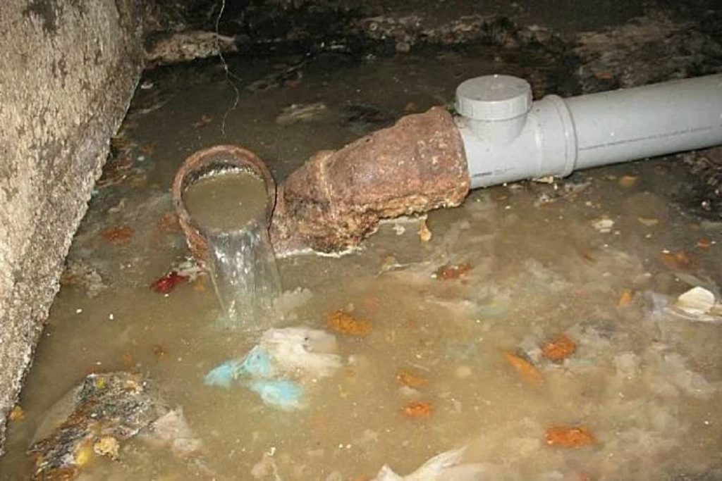 Костромичка попыталась “наказать” горводоканал на полмиллиона рублей за то, что подвал ее дома три года топило канализацией
