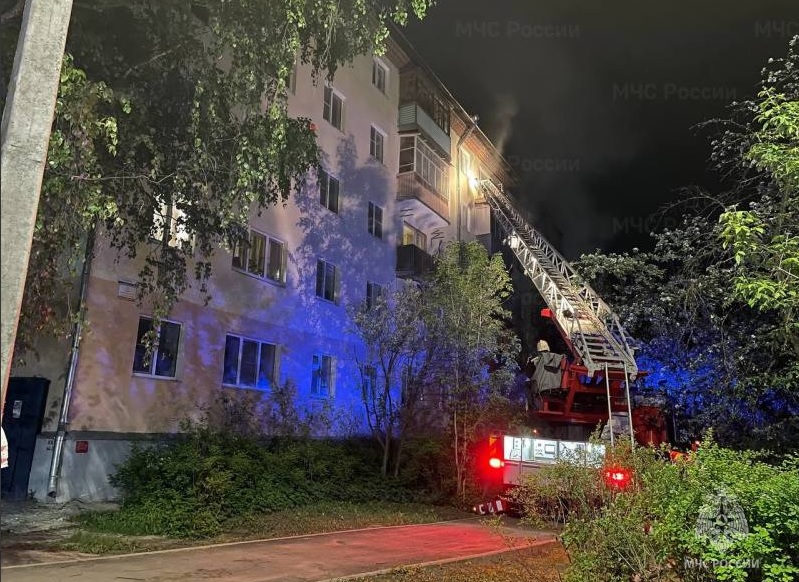 В Костроме пожарные больше трех часов тушили квартиру на улице Гагарина