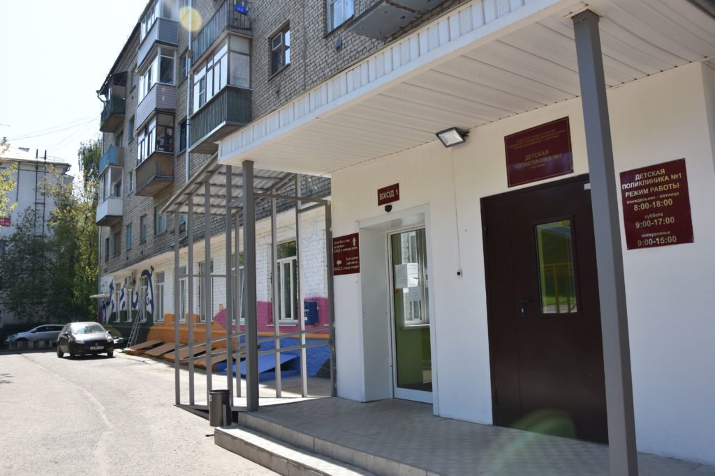 «Бедовый» поставщик: в Костроме уже три года не могут отремонтировать детскую поликлинику