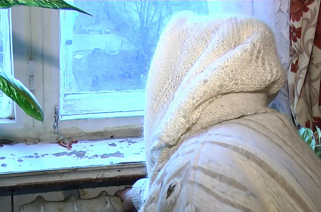 “Я не живу, а выживаю!”: в Костромской области чиновники оставили пенсионерку зимовать в аварийной муниципальной квартире с неисправной печью