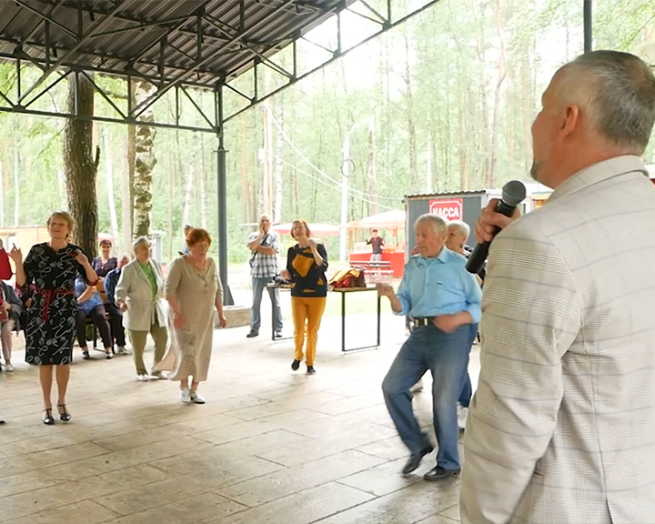 Все на танцы: в Костроме проводят ретро-вечеринки под открытым небом