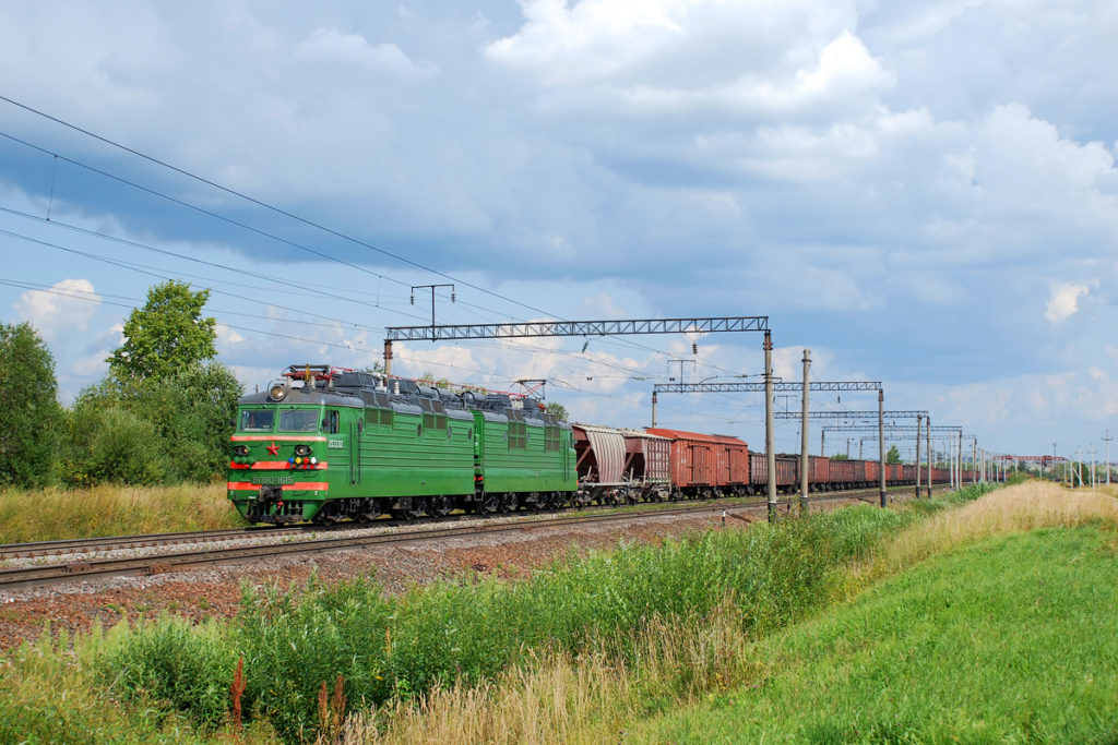 В Костромской области пенсионерка едва не погибла под колесами поезда